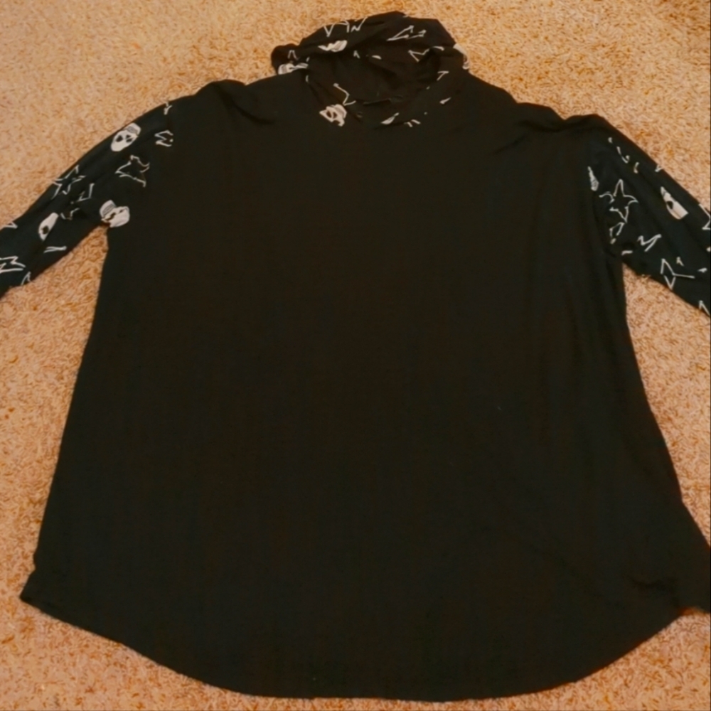 Torrid size 4 black skull hoodie shirt